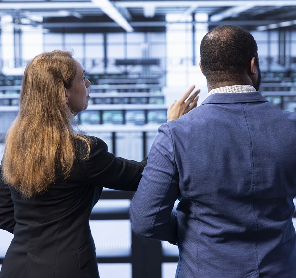 Reliable IT support services for businesses with professional IT technicians managing data center infrastructure